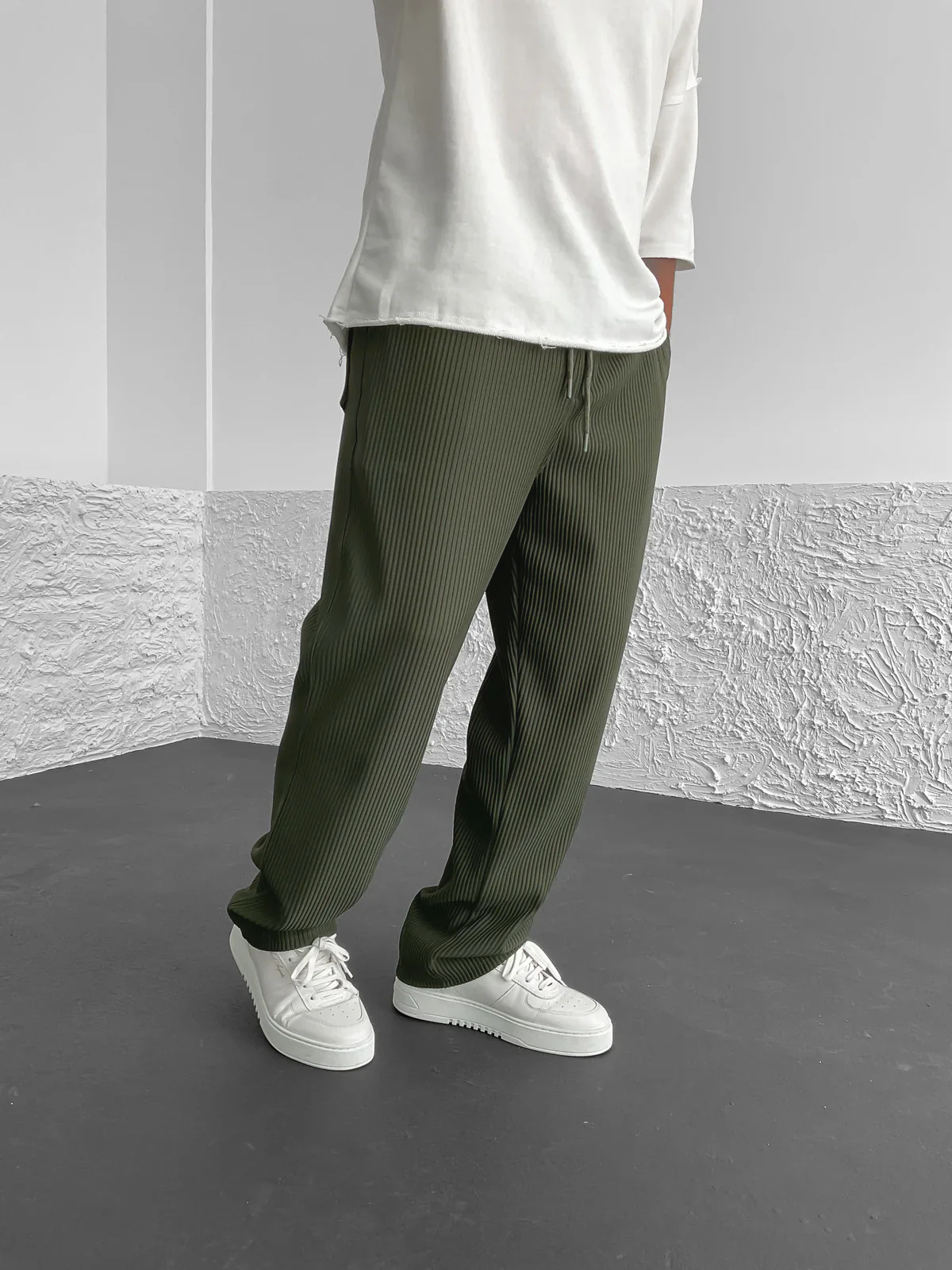 Erik- Relaxed Fit Trousers