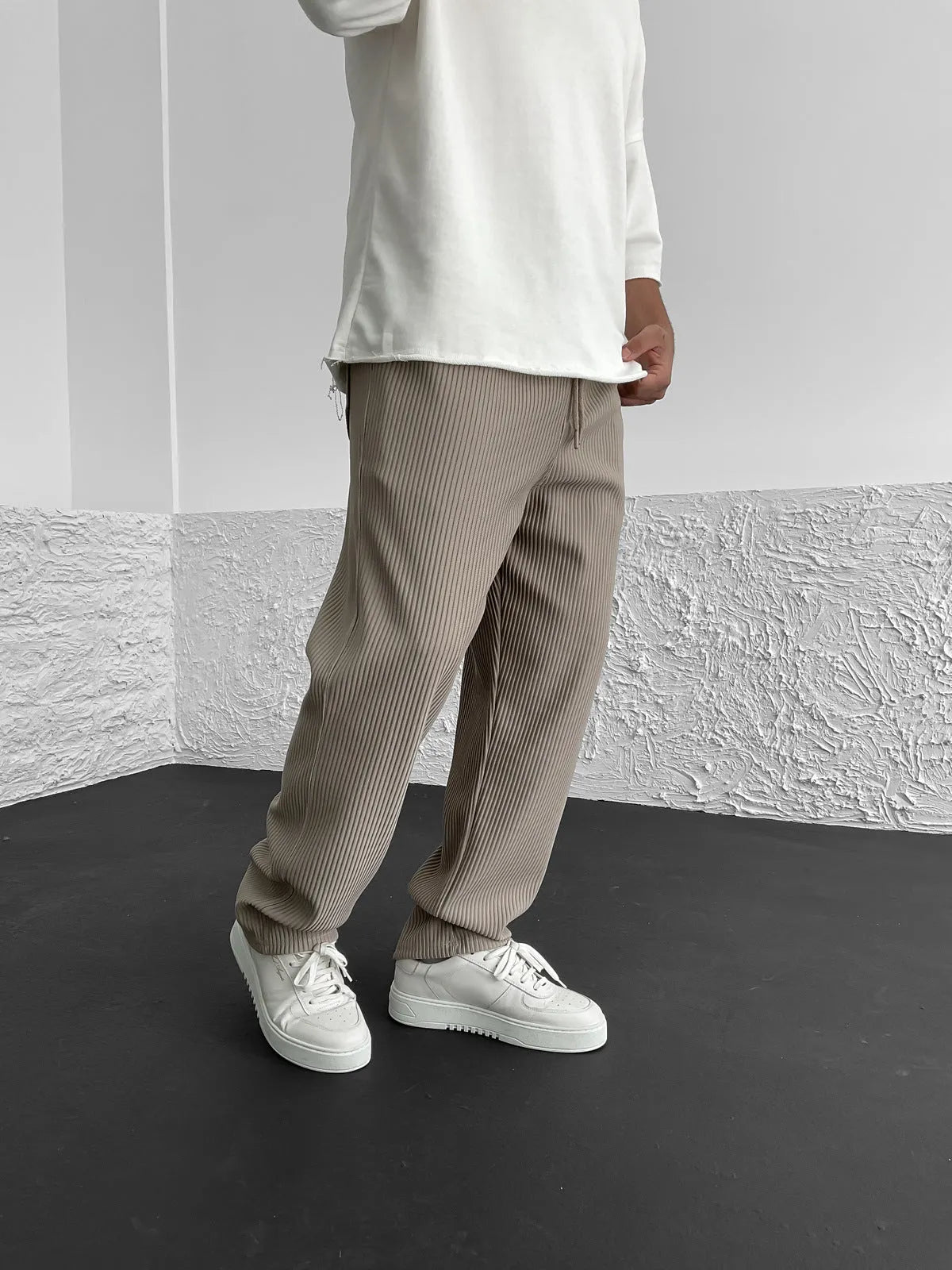 Erik- Relaxed Fit Trousers