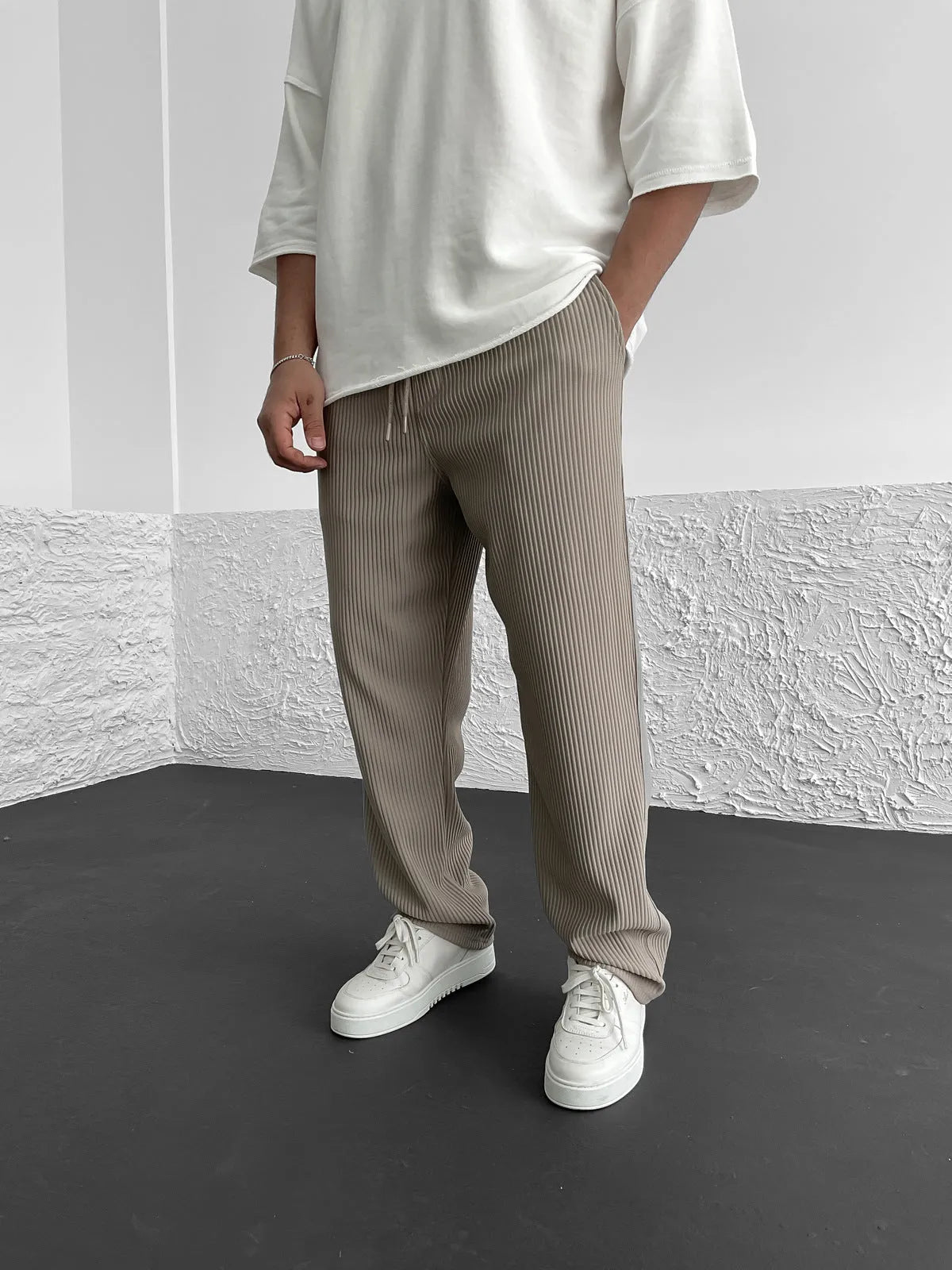 Erik- Relaxed Fit Trousers