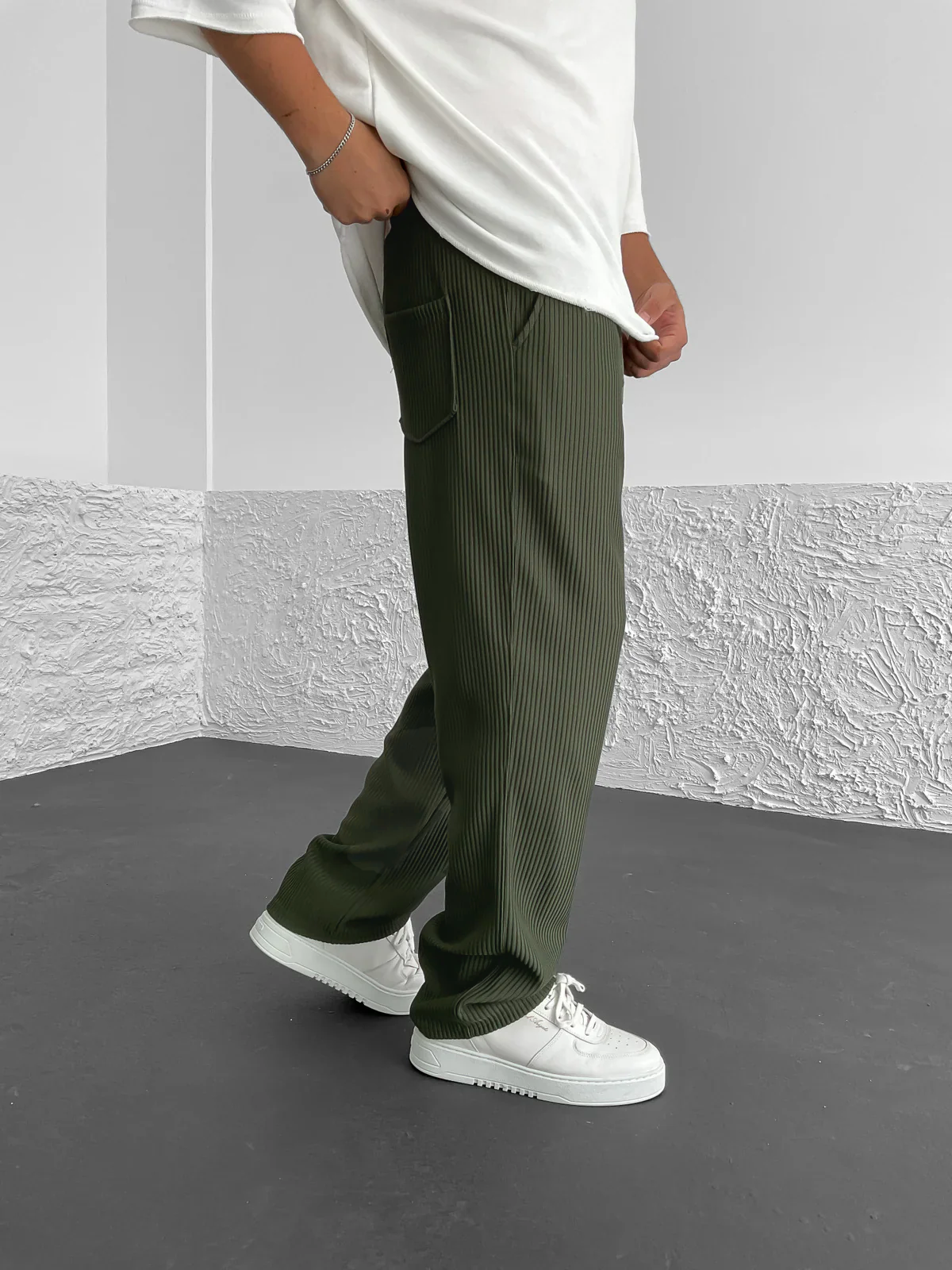 Erik- Relaxed Fit Trousers