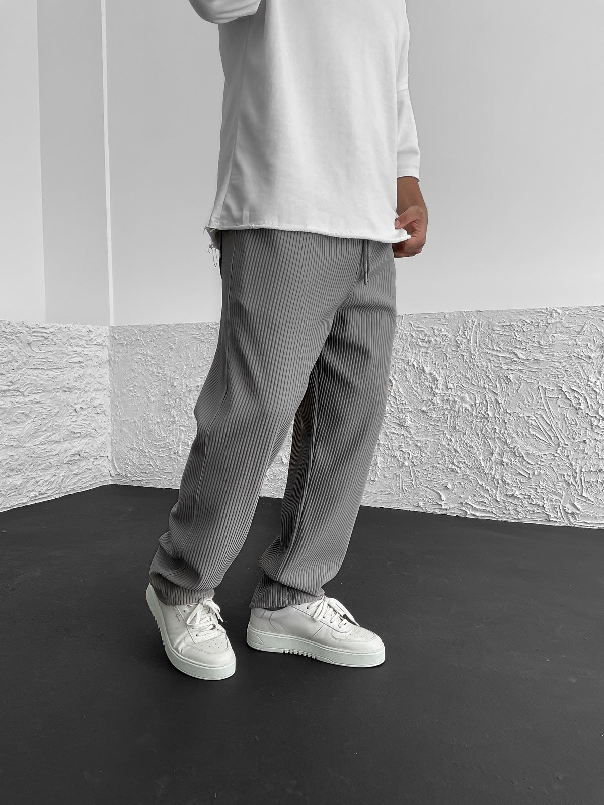 Erik- Relaxed Fit Trousers