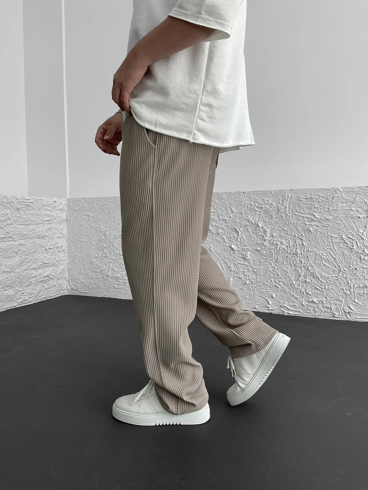 Erik- Relaxed Fit Trousers