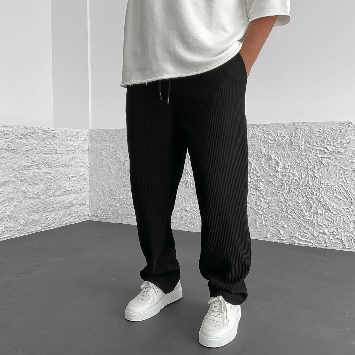 Erik- Relaxed Fit Trousers