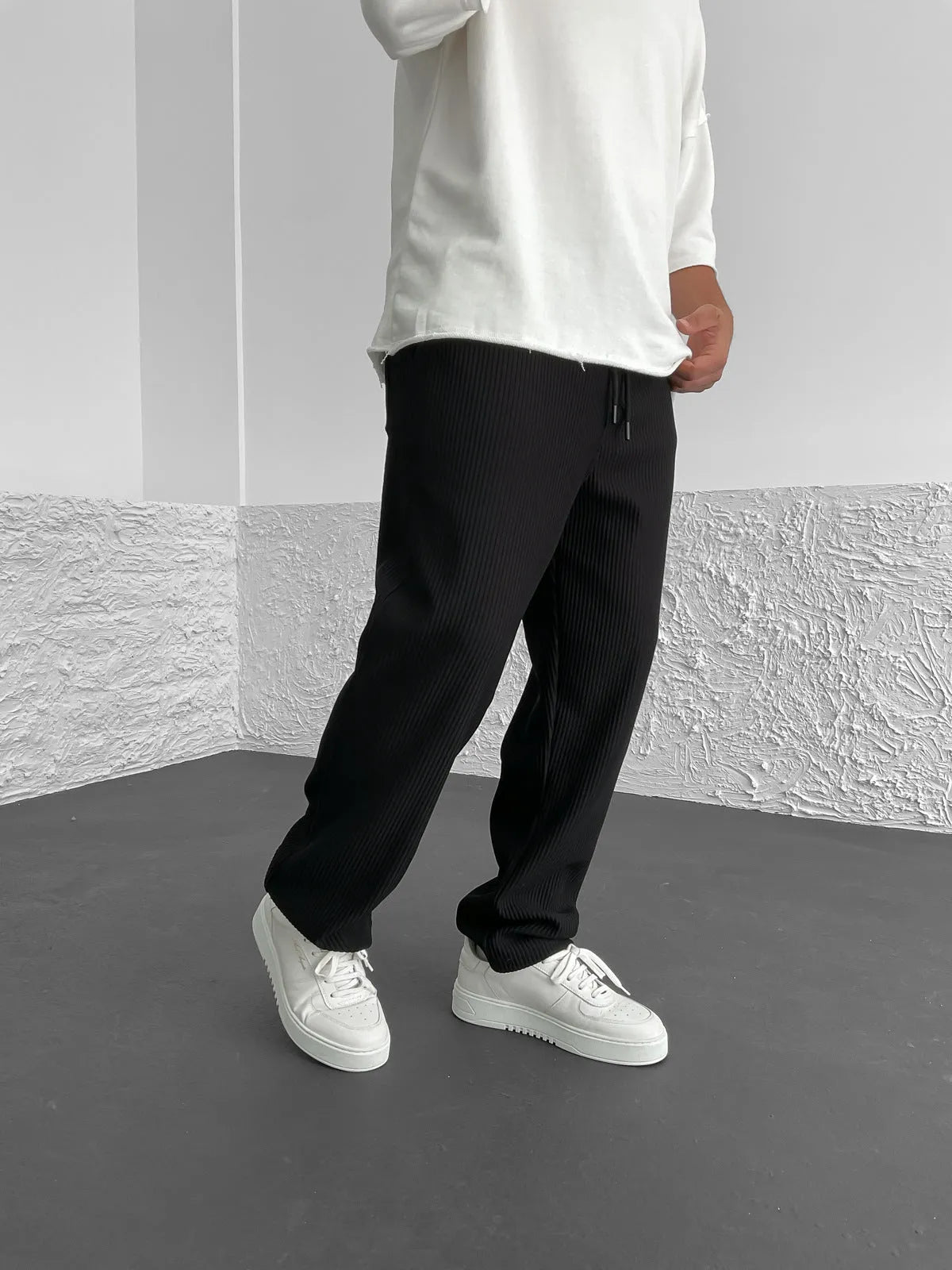 Erik- Relaxed Fit Trousers