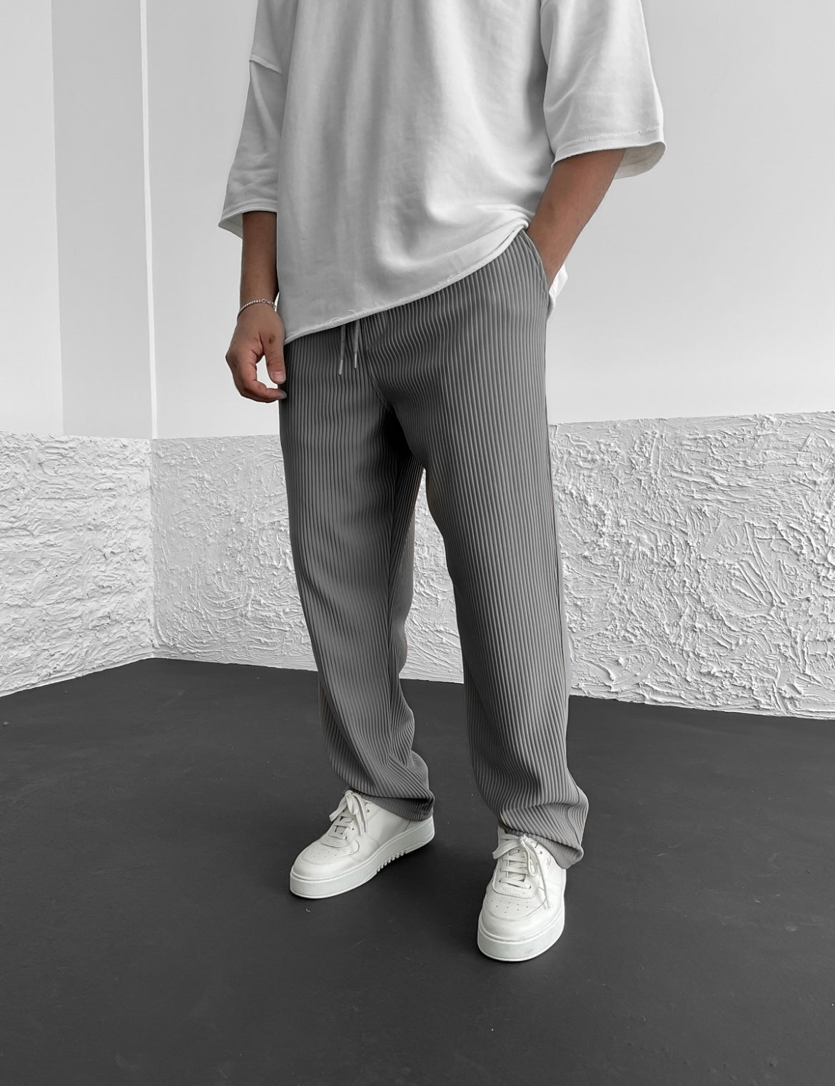 Erik- Relaxed Fit Trousers